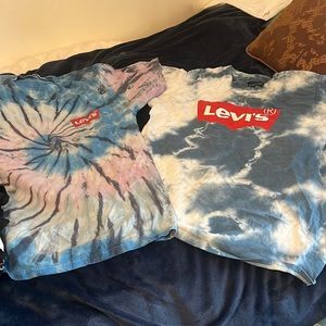 2 medium tie-dye t-shirts